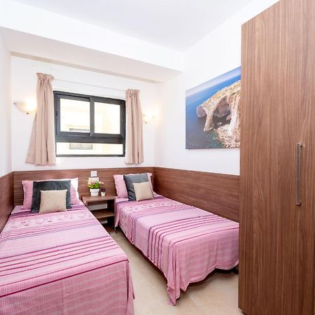 Islet Promenade Seafront Apartment With Large Corner Terrace By Getawaysmalta San Pawl il-Baħar Extérieur photo