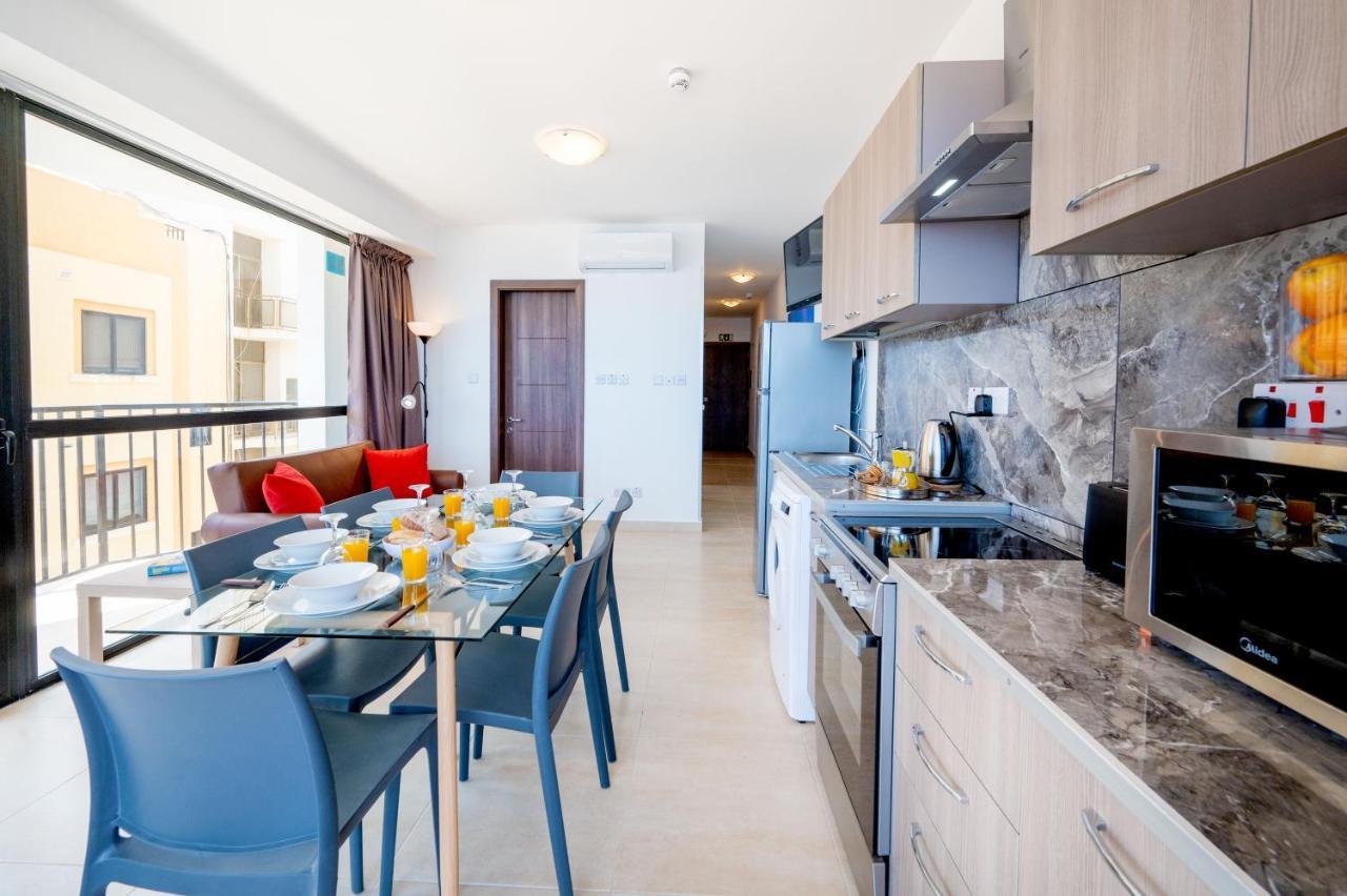 Islet Promenade Seafront Apartment With Large Corner Terrace By Getawaysmalta San Pawl il-Baħar Extérieur photo