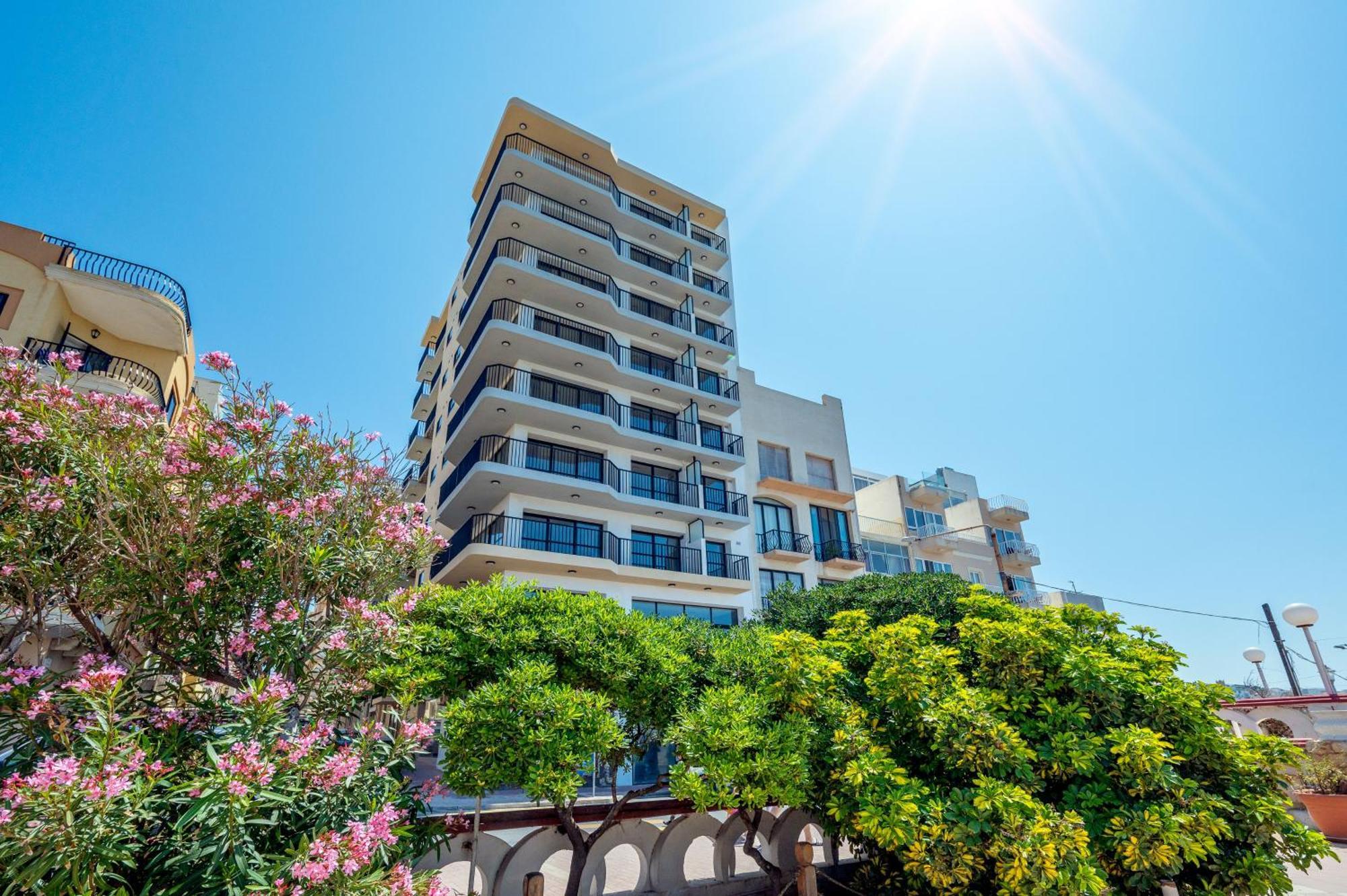 Islet Promenade Seafront Apartment With Large Corner Terrace By Getawaysmalta San Pawl il-Baħar Extérieur photo