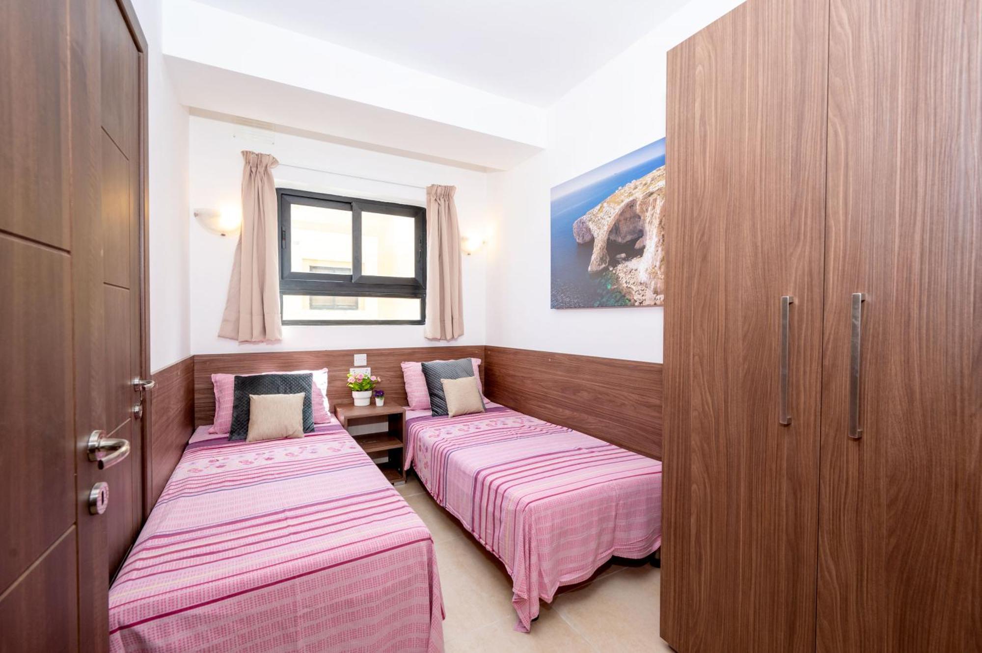 Islet Promenade Seafront Apartment With Large Corner Terrace By Getawaysmalta San Pawl il-Baħar Extérieur photo